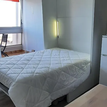 Vue Superbe Sur L'ocean, Et Stationnement